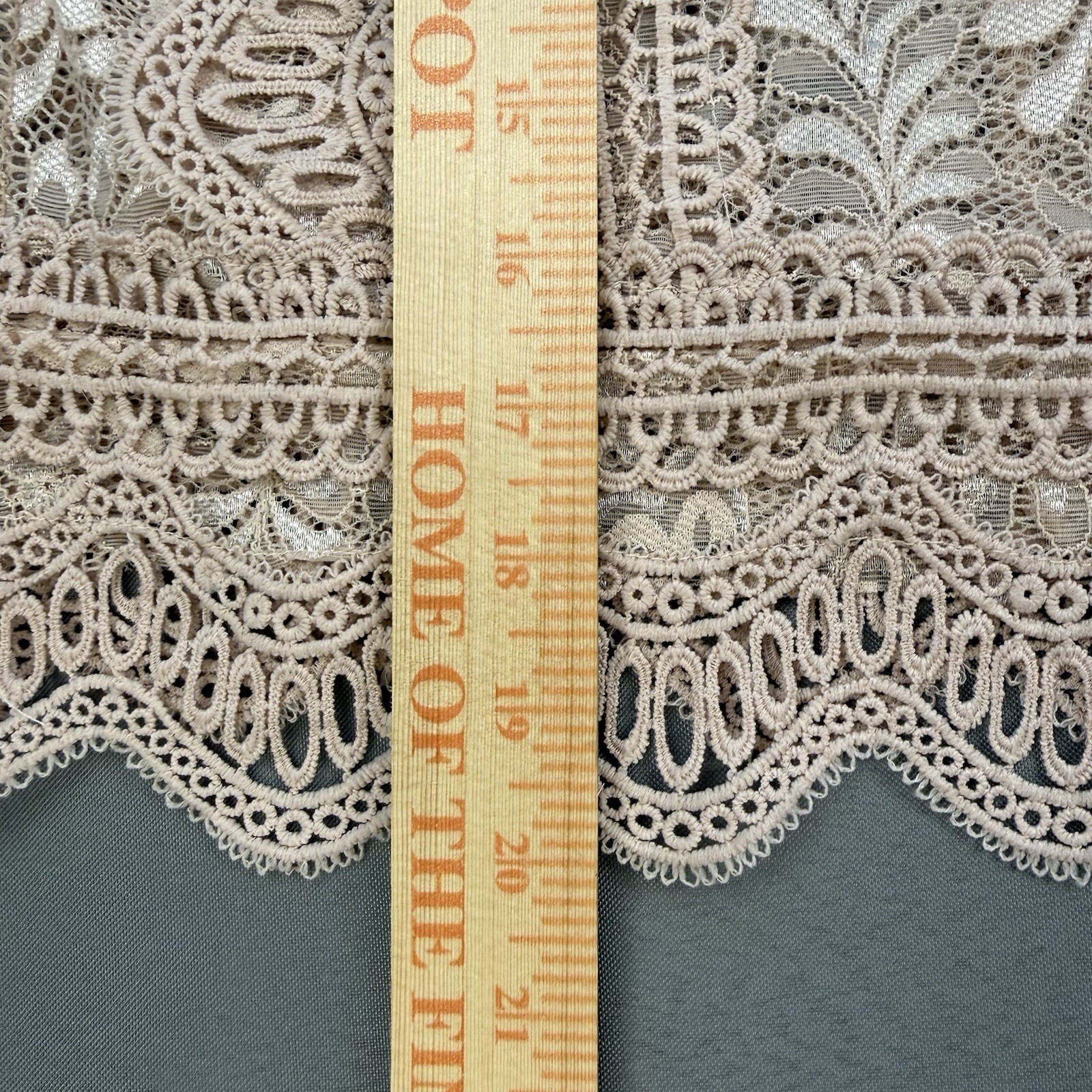 New & Next Women's Elegant Beige Scalloped Lace Sleeveless Blouse Size S — image 7 of 8